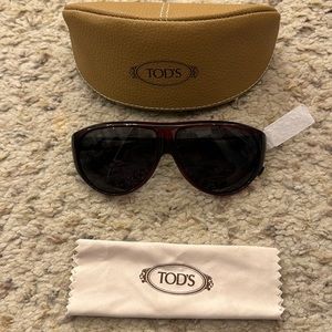 Tod's TO 44 69A Women's Burgundy Sunglasses S1922